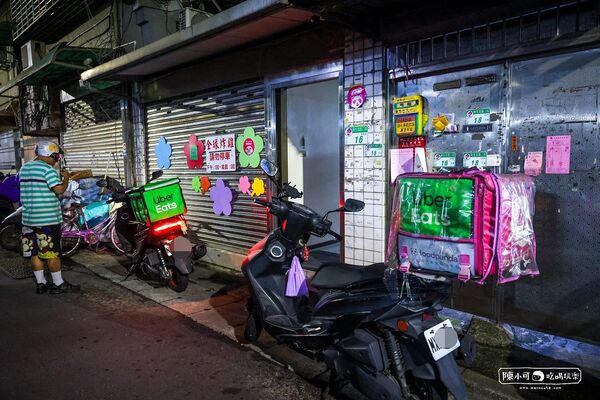 ▲▼全球炸雞排骨飯。（圖／部落客陳小可的吃喝玩樂授權提供