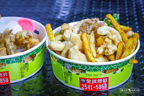 ▲▼全球炸雞排骨飯。（圖／部落客陳小可的吃喝玩樂授權提供