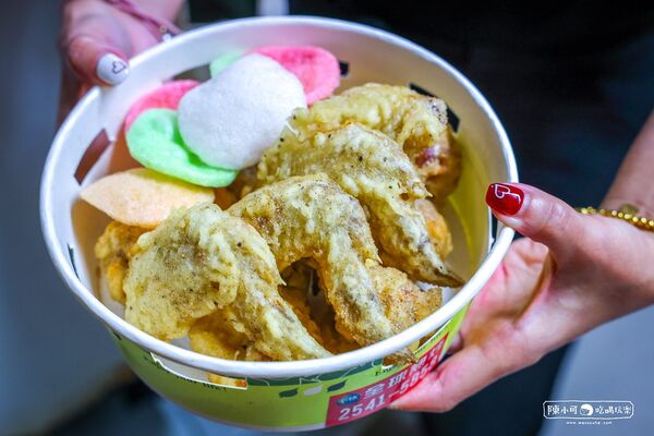 ▲▼全球炸雞排骨飯。（圖／部落客陳小可的吃喝玩樂授權提供