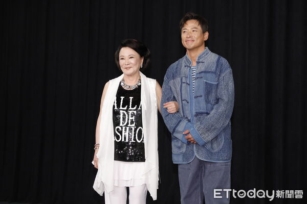 ▲▼三立台劇八點檔《百味人生》首映記者會，劇中演員黃少祺、謝承均、王振復、江宏恩、陳珮騏、王樂妍、江國賓、岳虹、張琴、黃玉榮、德馨、星卉、劉曉憶、馬幼興、林佑星、陳小菁、苗真、林萱瑜、陳謙文韓宜邦、李睿紳、邱子芯、游詩璟、周宜霈(大牙)、賴郁庭、郭亞棠、劉書宏、陳素珍、王岳豐、黃圓元、王上豪、蔡力謙、安伯政出席。（圖／記者湯興漢攝）