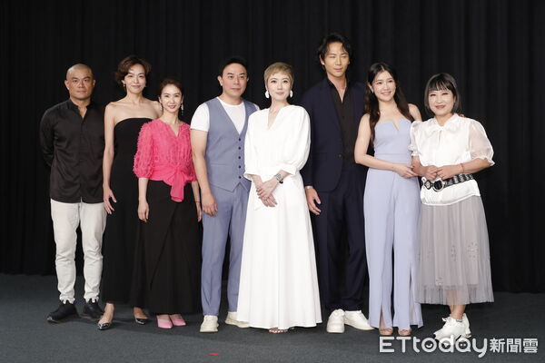 ▲▼三立台劇八點檔《百味人生》首映記者會，劇中演員黃少祺、謝承均、王振復、江宏恩、陳珮騏、王樂妍、江國賓、岳虹、張琴、黃玉榮、德馨、星卉、劉曉憶、馬幼興、林佑星、陳小菁、苗真、林萱瑜、陳謙文韓宜邦、李睿紳、邱子芯、游詩璟、周宜霈(大牙)、賴郁庭、郭亞棠、劉書宏、陳素珍、王岳豐、黃圓元、王上豪、蔡力謙、安伯政出席。（圖／記者湯興漢攝）