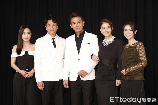 ▲▼三立台劇八點檔《百味人生》首映記者會，劇中演員黃少祺、謝承均、王振復、江宏恩、陳珮騏、王樂妍、江國賓、岳虹、張琴、黃玉榮、德馨、星卉、劉曉憶、馬幼興、林佑星、陳小菁、苗真、林萱瑜、陳謙文韓宜邦、李睿紳、邱子芯、游詩璟、周宜霈(大牙)、賴郁庭、郭亞棠、劉書宏、陳素珍、王岳豐、黃圓元、王上豪、蔡力謙、安伯政出席。（圖／記者湯興漢攝）