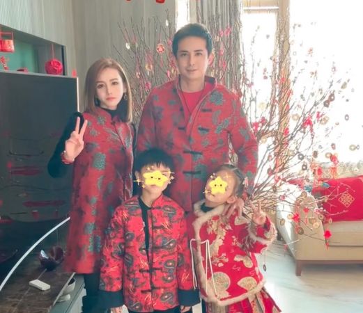 ▲盛品儒肝癌病逝享年48歲　留下7歲龍鳳胎兒女&hellip;名媛妻蔡一鳳悲痛證實 。（圖／翻攝自蔡一鳳小紅書）