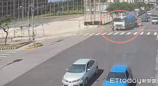 ▲▼桃園大園死亡車禍，水泥預拌車輾斃腳踏車騎士。（圖／記者沈繼昌翻攝）