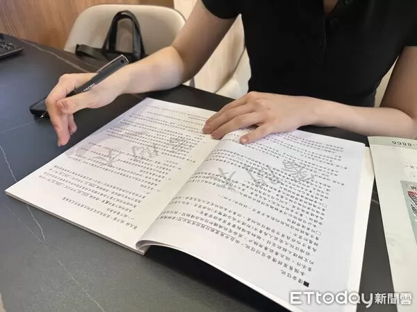 ▲▼ 買房,簽約,簽約示意圖,預售屋,合約照            。（圖／記者陳筱惠攝）