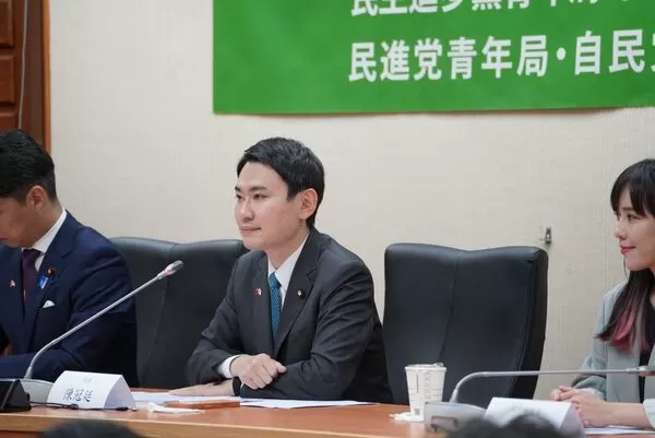 ▲▼民進黨立委陳冠廷今（19日）以民進黨青年局長身分，率領黨內青年局幹部及30餘名成員，與日本自民黨青年局海外研修團進行歷史性的大規模交流會議。（圖／立委陳冠廷國會辦公室提供）