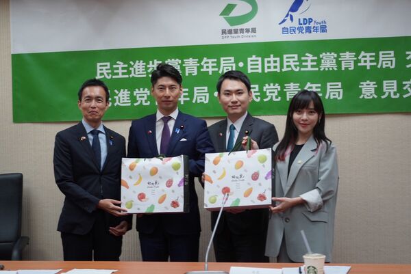 ▲▼民進黨立委陳冠廷今（19日）以民進黨青年局長身分，率領黨內青年局幹部及30餘名成員，與日本自民黨青年局海外研修團進行歷史性的大規模交流會議。（圖／立委陳冠廷國會辦公室提供）