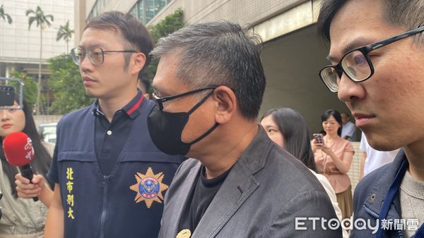 ▲天道盟主鐵霸曾盈富及胞弟太保曾盈助及太陽聯盟副盟主麥克洪瑞宏遭刑事局移送。（圖／記者張君豪翻攝）