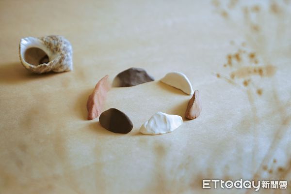 ▲2025藝術節邀請台東智障者家長協會學會學員製作的週邊小物「島嶼擴香石」。（圖／台東縣政府提供）