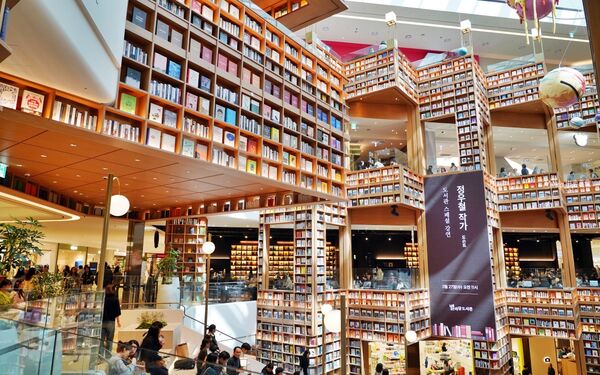 ▲▼Starfield星空圖書館。（圖／部落客mika授權提供）