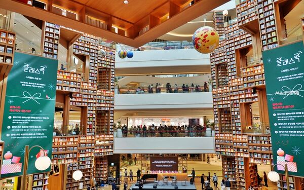 ▲▼Starfield星空圖書館。（圖／部落客mika授權提供）