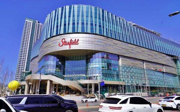 ▲▼Starfield星空圖書館。（圖／部落客mika授權提供）