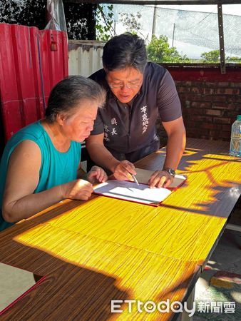 ▲▼  林業署嘉義分署協助嘉義縣布袋鎮居民媒合金質獎廠商修復受災屋 。（圖／林業署嘉義分署提供）