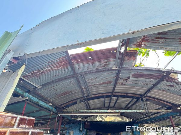 ▲▼  林業署嘉義分署協助嘉義縣布袋鎮居民媒合金質獎廠商修復受災屋 。（圖／林業署嘉義分署提供）