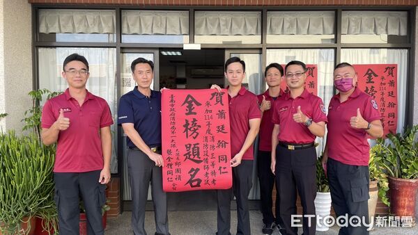 ▲南消鹽水分隊隊員蕭廷翰同時考取「消防設備師」及「消防警察三等特考」，表現優異。（記者林東良翻攝）