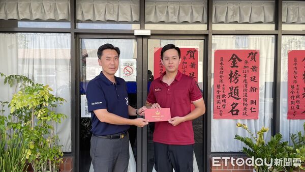 ▲南消鹽水分隊隊員蕭廷翰同時考取「消防設備師」及「消防警察三等特考」，表現優異。（記者林東良翻攝）