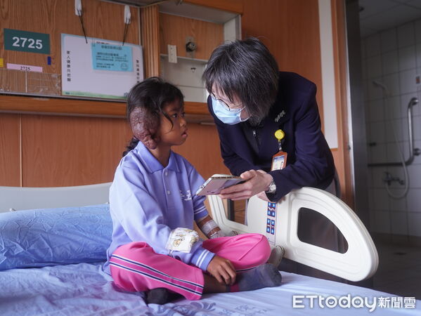 ▲▼  摘除罕見大型血管瘤 大林慈濟醫院為柬埔寨孩童阿莎慶新生  。（圖／嘉義大林慈濟醫院提供）