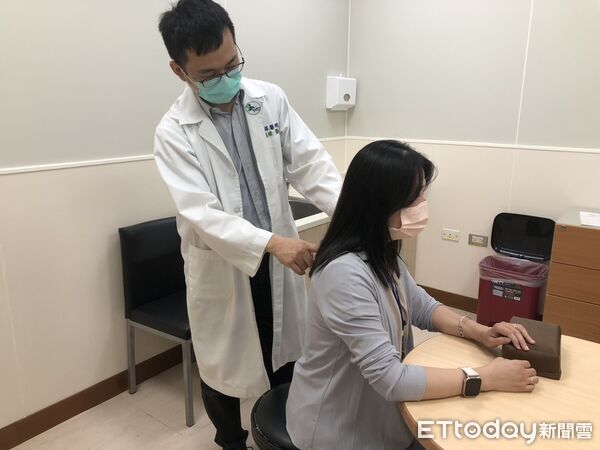 ▲女性年近5旬若出現「月經紊亂」、「潮熱盜汗」、「情緒波動」、「睡眠困擾」、「皮膚乾燥」、「骨質流失」等六大徵兆，很可能是更年期的來到。（圖／門諾醫院提供，下同）