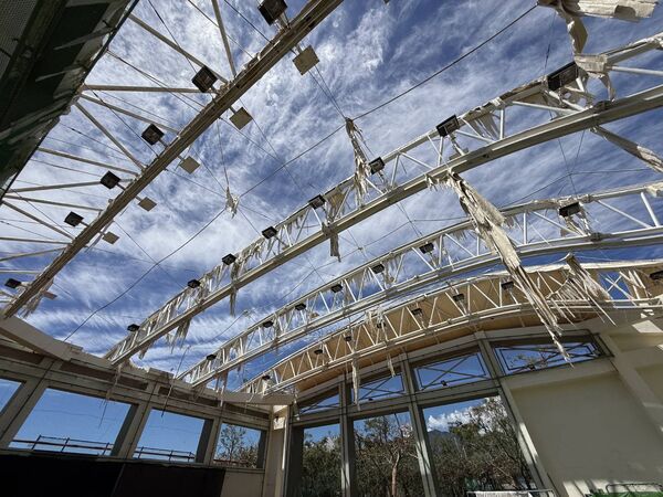 ▲▼楊柳颱風重創台東體中棒球場，陳瑩、莊瑞雄偕體育署長會勘，籲盡速復原讓球員安心受訓。（圖／立委陳瑩國會辦公室提供）