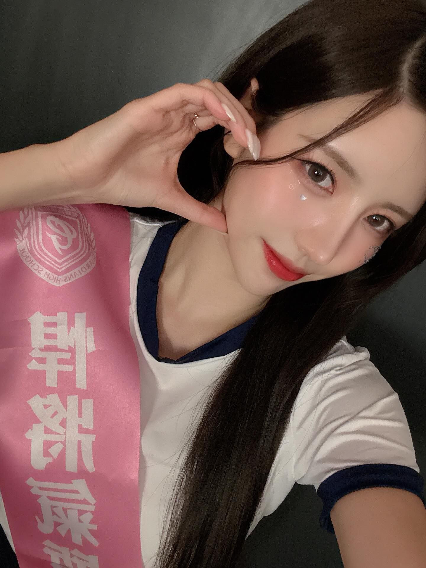 ▲▼南珉貞騎隊旗挨轟自責落淚　認「被不安壓得透不過氣」。（圖／翻攝自Instagram／minjeong_w_）