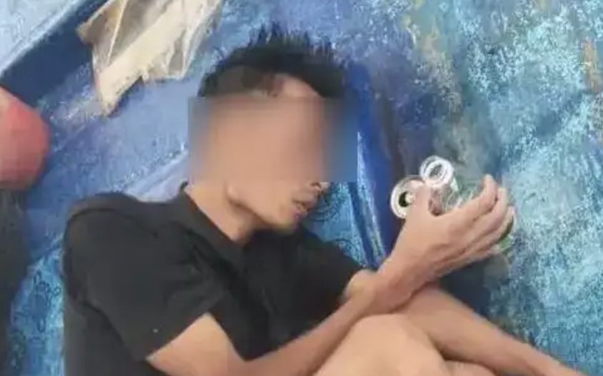 ▲大陸一名男子乘坐橡皮艇在海上漂流6天，被救起時已瘦成皮包骨。（圖／翻攝極目新聞）