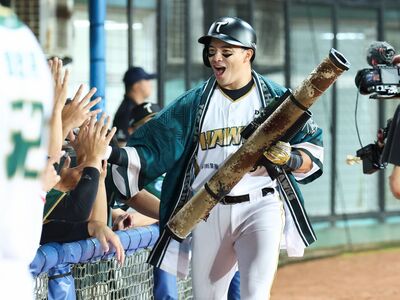 吳念庭「生子旺」火燙扛本季首轟！台鋼5比2味全龍喜迎3連勝