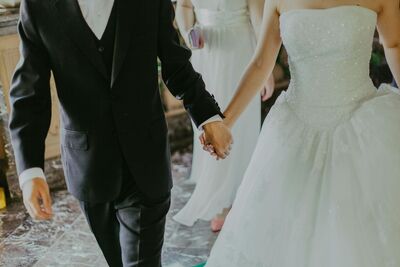 送餐遇到愛情!外送員勇喊「I love you」 5個月抱回洋太太