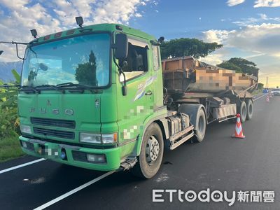 快訊／花蓮28歲騎士撞樹滑進車道！　遭砂石車「後輪爆頭」慘死