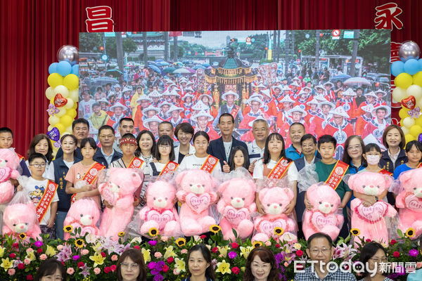 ▲南投24位孝順學童獲頒北港朝天宮孝心獎。（圖／南投縣政府提供）