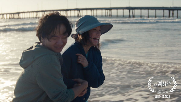 ▲《Rosemead》橫掃盧卡諾影展，劉玉玲（左3）、新人Lawrence Shou（左2）、台裔導演林文德（右3）與台灣大新媒體事業副總經理李芃君（右2）踏上紅毯。（圖／Locarno Film Festival提供）