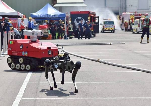 ▲桃園防災實兵演練，機器犬與救災機器人出動