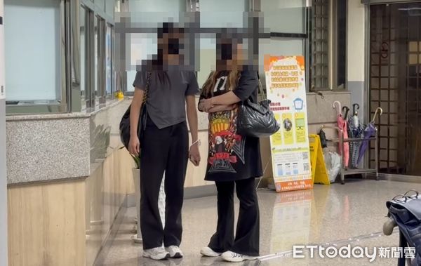 ▲▼洪瑞宏家屬到地檢署辦理交保。（圖／記者陳以昇攝）