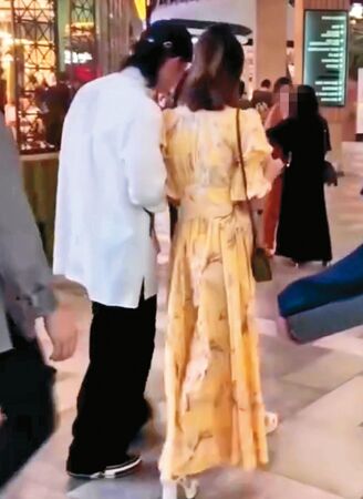 吳建豪勾手新歡／掰了虞書欣？　47歲吳建豪甜搭「翻版Melody」印尼見習婚禮