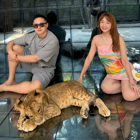 被店員制止後，邱樂偉的態度相當不好。（圖／翻攝自賴薇如IG）