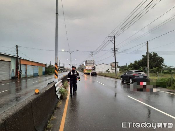 ▲屏東新園鄉臥龍路19日下午車禍。（圖／記者陳崑福翻攝）