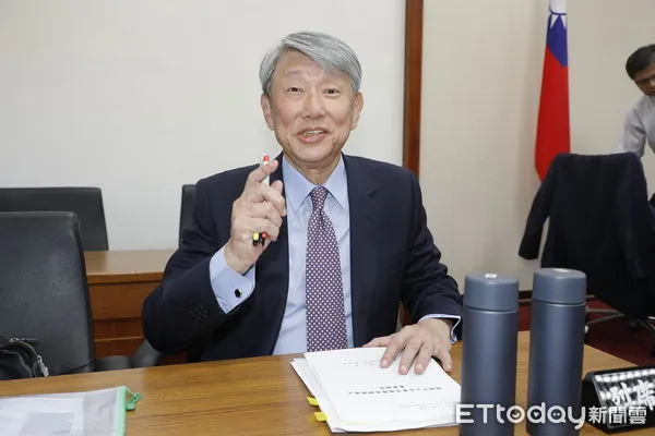 ▲▼內閣異動已成定局，被外界點名極度不適任的經濟部長郭智輝在立法院被媒體堵訪時，並未對個人去留發表看法。（圖／記者湯興漢攝）