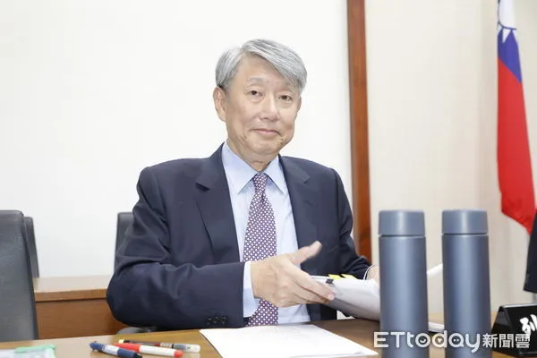 ▲▼內閣異動已成定局，被外界點名極度不適任的經濟部長郭智輝在立法院被媒體堵訪時，並未對個人去留發表看法。（圖／記者湯興漢攝）