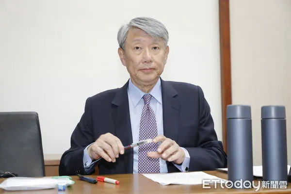 ▲▼內閣異動已成定局，被外界點名極度不適任的經濟部長郭智輝在立法院被媒體堵訪時，並未對個人去留發表看法。（圖／記者湯興漢攝）