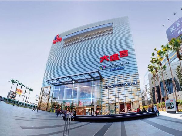 林少校的妻子曾經在台中大遠百單日消費逾百萬元。（翻攝自遠東集團官網）