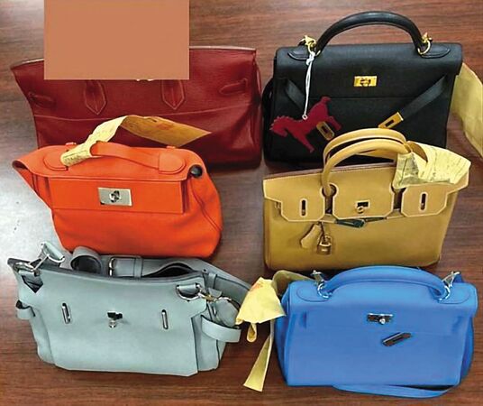 林妻刷卡買名牌包不手軟。（示意圖，翻攝畫面）