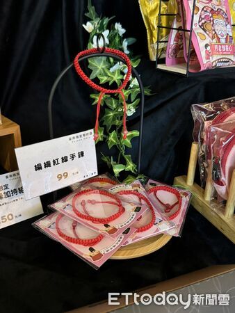 ▲民眾購買赤嵌樓、安平古堡、安平樹屋、億載金城、孔廟等古蹟門票，集滿三張票根可兌換小禮與參加抽獎。（圖／記者林東良翻攝，下同）