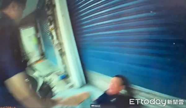 ▲▼囂張醉漢借廁所被拒竟砸店，甚至掌摑女店員，連女警也遭殃，慘被當場壓制。（圖／記者邱中岳翻攝）