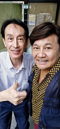 ▲▼眭澔平目擊《楚留香》關聰在街頭擺攤賣XO醬。（圖／翻攝自臉書／眭澔平）