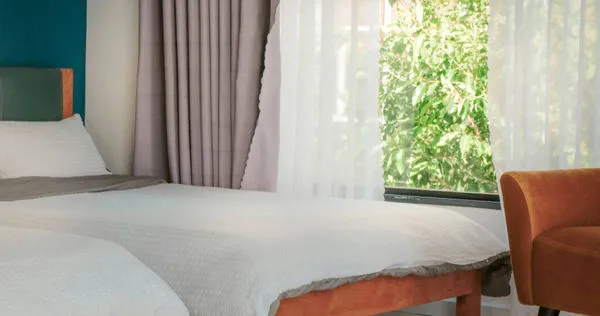 客人訂3人房實際卻有9人要睡，讓民宿業者相當困擾。圖僅示意，與本文無關。（示意圖／翻攝自unsplash）