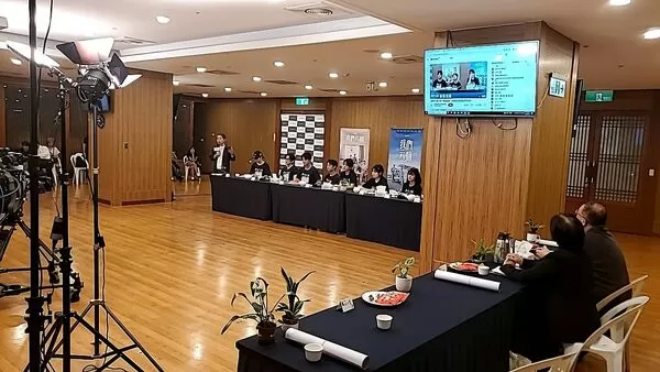 ▲《我們六個》舉辦映後直播，演員們都看到落淚。（圖／大愛電視提供）