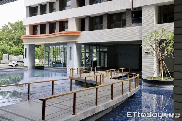 ▲台南市「宜居仁愛社宅」首批30戶日完成入住典禮，黃偉哲市長親自到場祝福新住戶。（記者林東良翻攝，下同）