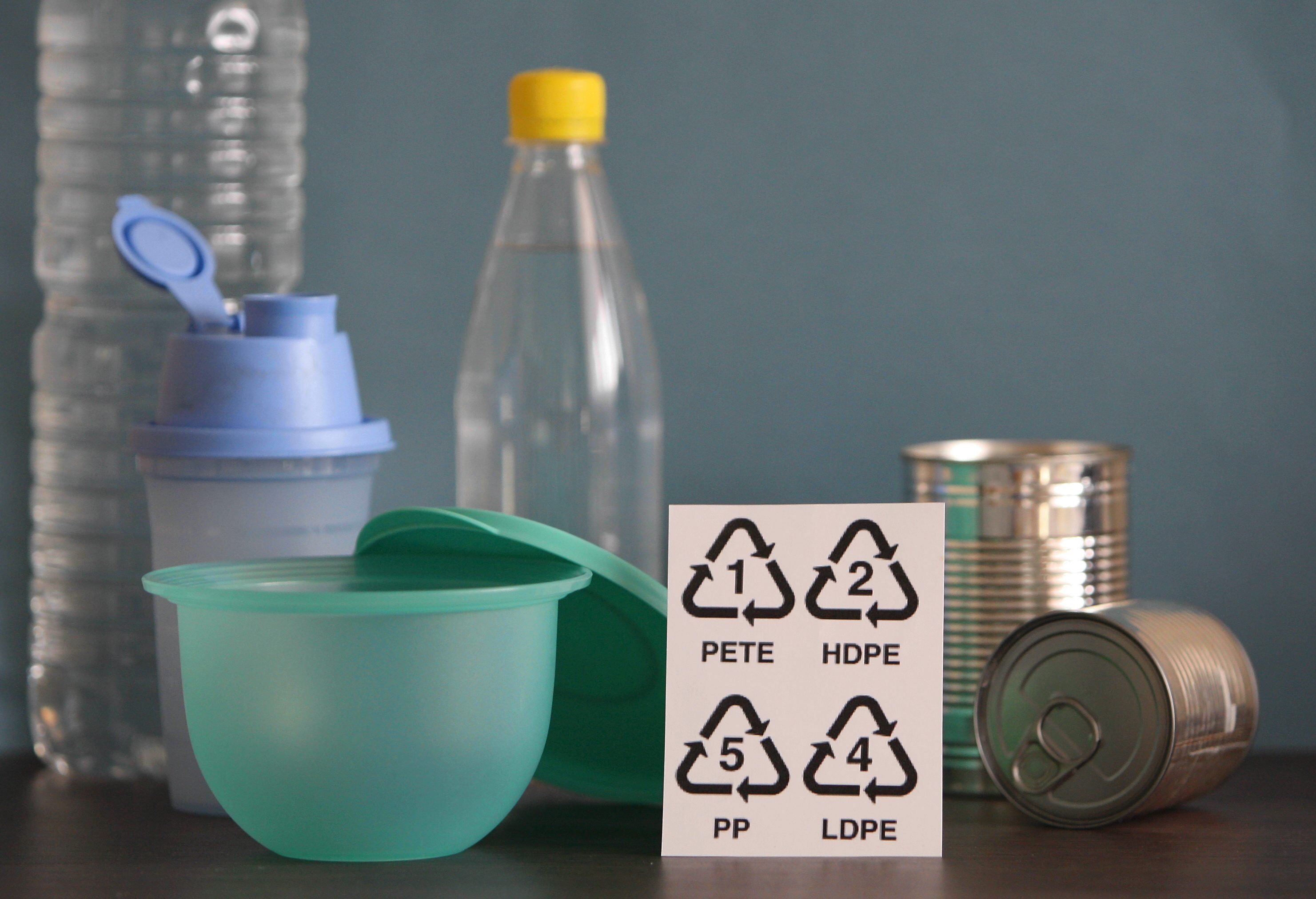 ▲▼「雙酚A」是重要塑膠原料,可用於光碟片、飲料瓶、電子零件等製作。(圖/達志影像/newscom)