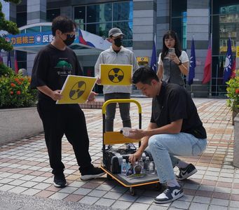 楊智伃喝掉核料廢水！陳聖文反擊「不是在辦比賽」：喝掉很光榮嗎