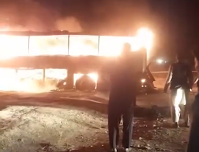「燒成火海」畫面曝!阿富汗嚴重車禍79死 巴士無人生還