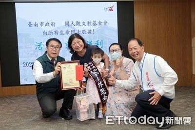 抗癌不孤單！　周大觀基金會助學金28年幫助逾1.5萬名學子